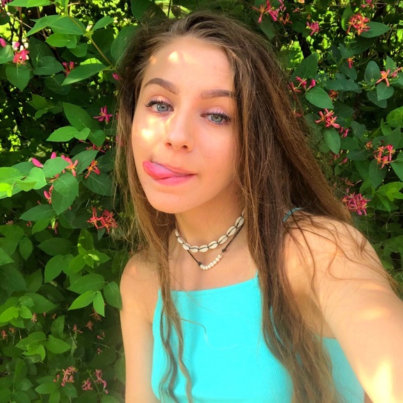 Meet your Posher, Kayla - Picture 1 of 1